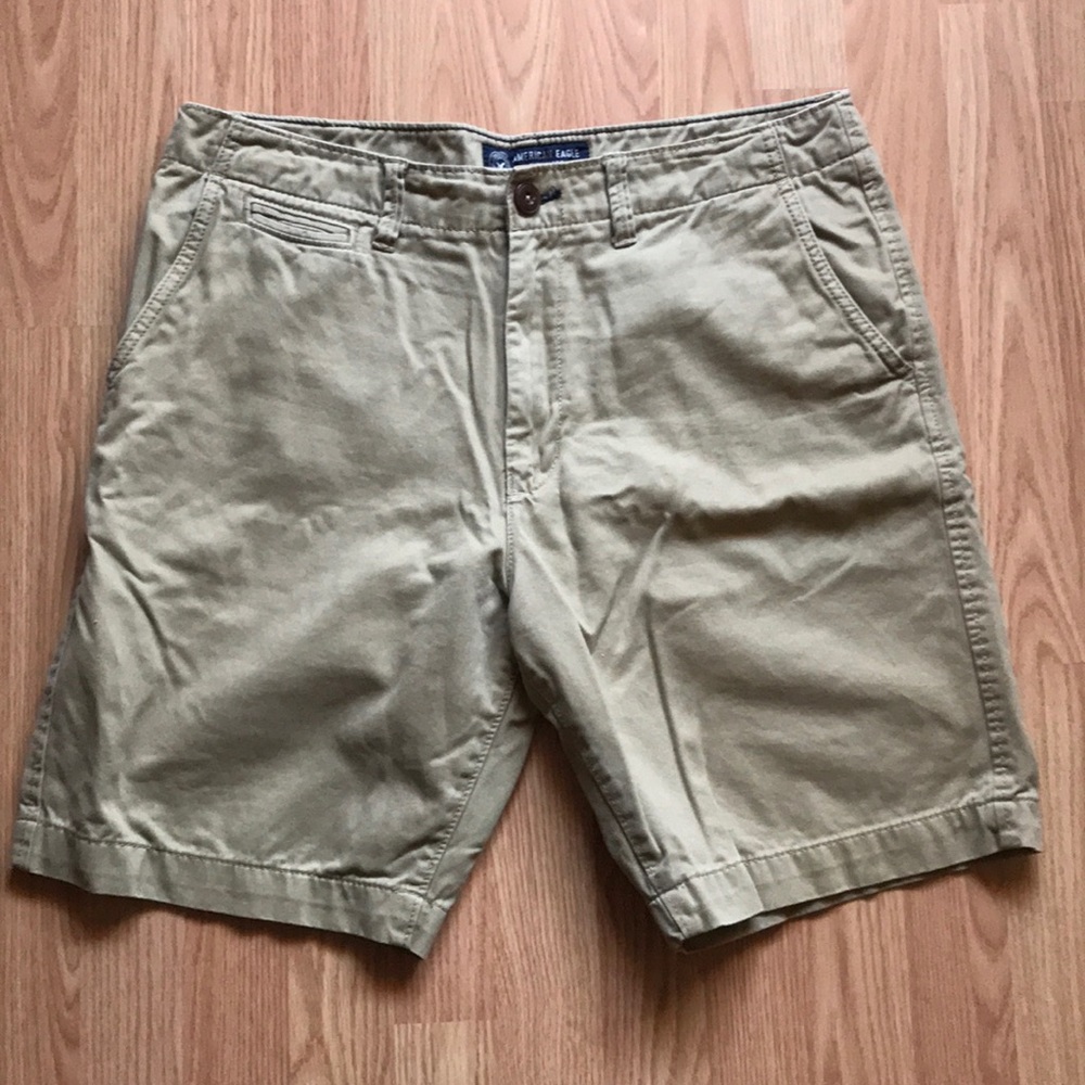 Men’s Classic Fit American Eagle Khaki Shorts